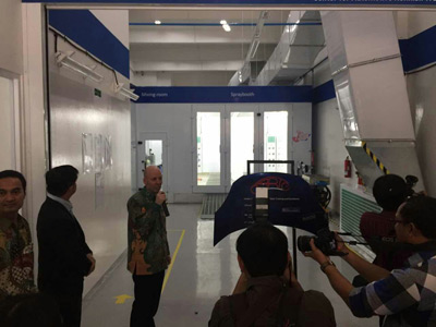 Cabine de pulverização de pintura para autocarros com solução de elevador de carro 3D na Indonésia